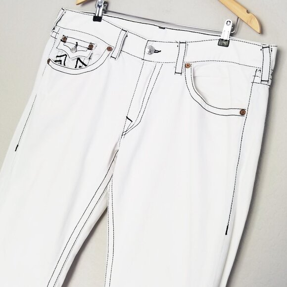 True Religion Men's 40 Straight Leg Jeans Optic White Blue Stitch Flap Raw Hem - Picture 6 of 16